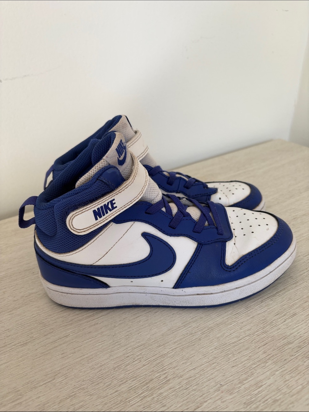 Nike Kids High-Top Sneakers in White and Blue Sz 3 / EU 35